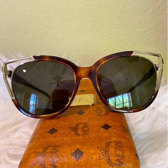 Brand New MCM Unisex 57mm Cat Eye Sunglasses with MCM Cloth and Care Booklet - Picture 9 of 11